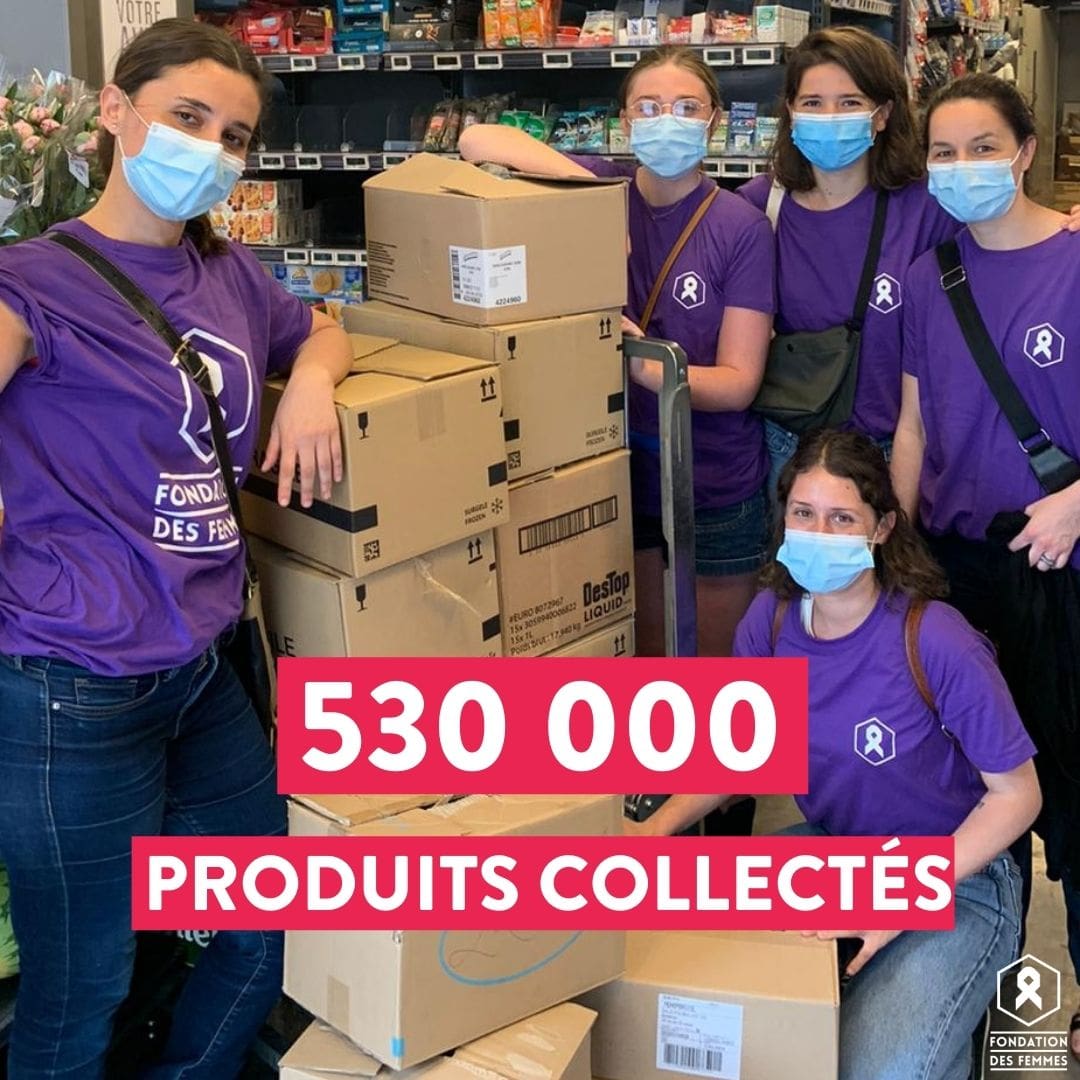 Groupe de bénévoles devant collecte